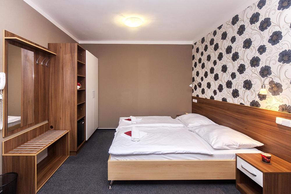 Arkada Hotel Bučovice Екстериор снимка