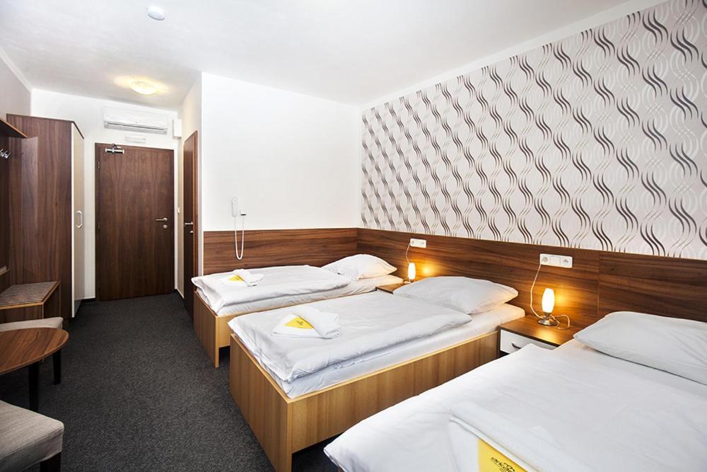 Arkada Hotel Bučovice Екстериор снимка