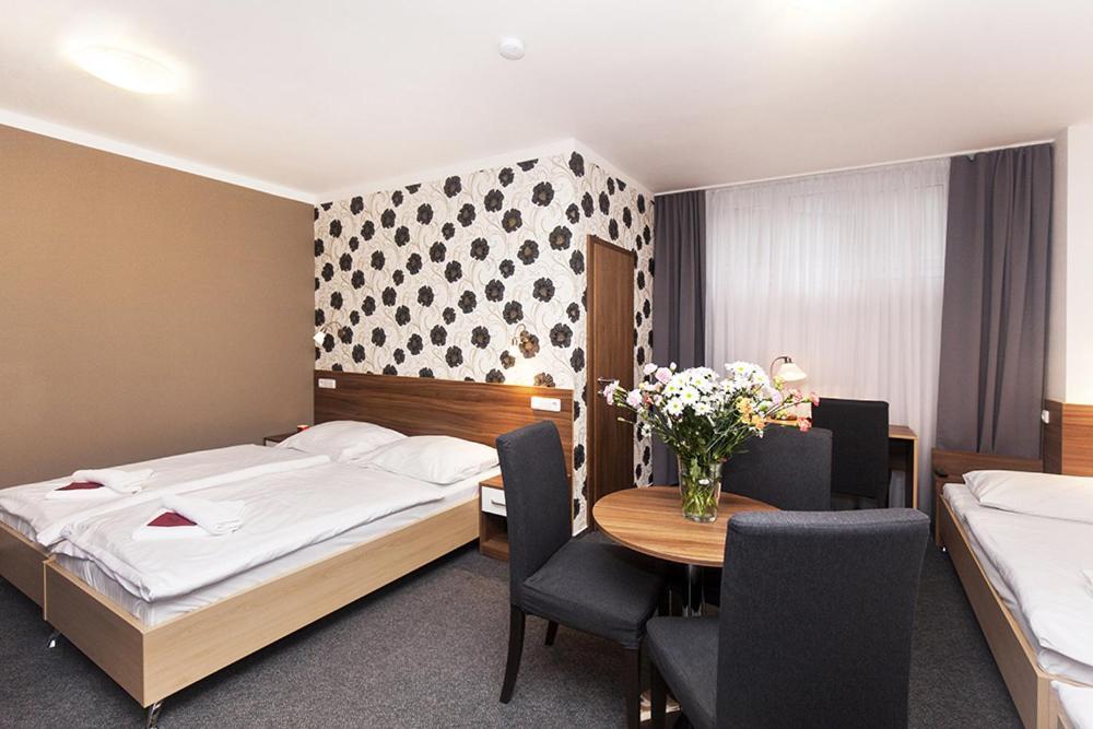 Arkada Hotel Bučovice Екстериор снимка