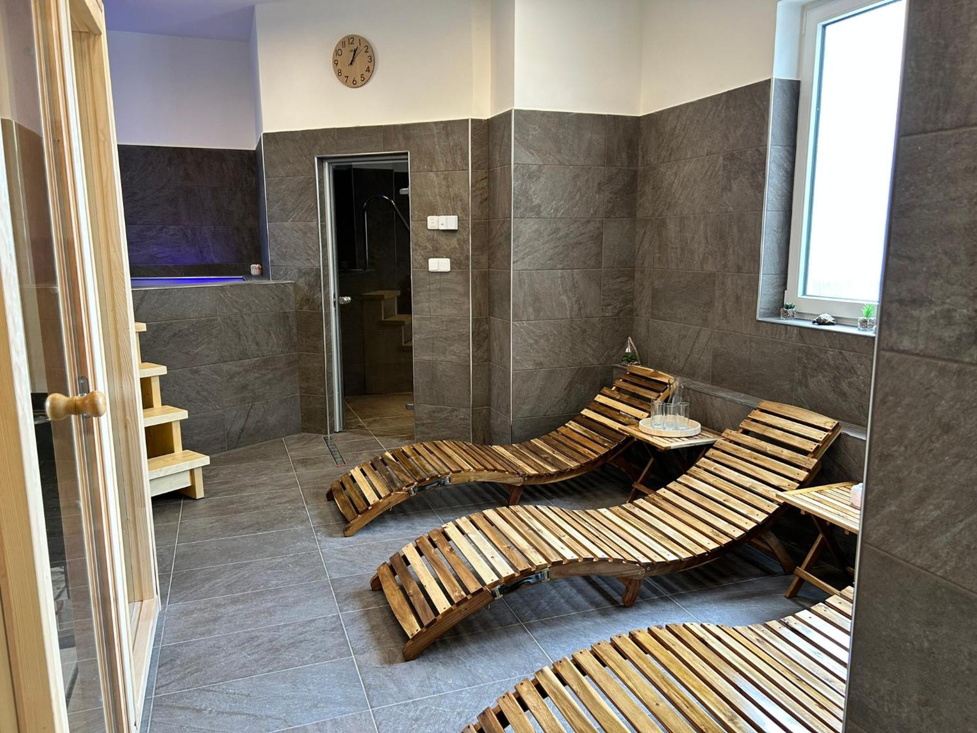 Arkada Hotel Bučovice Екстериор снимка