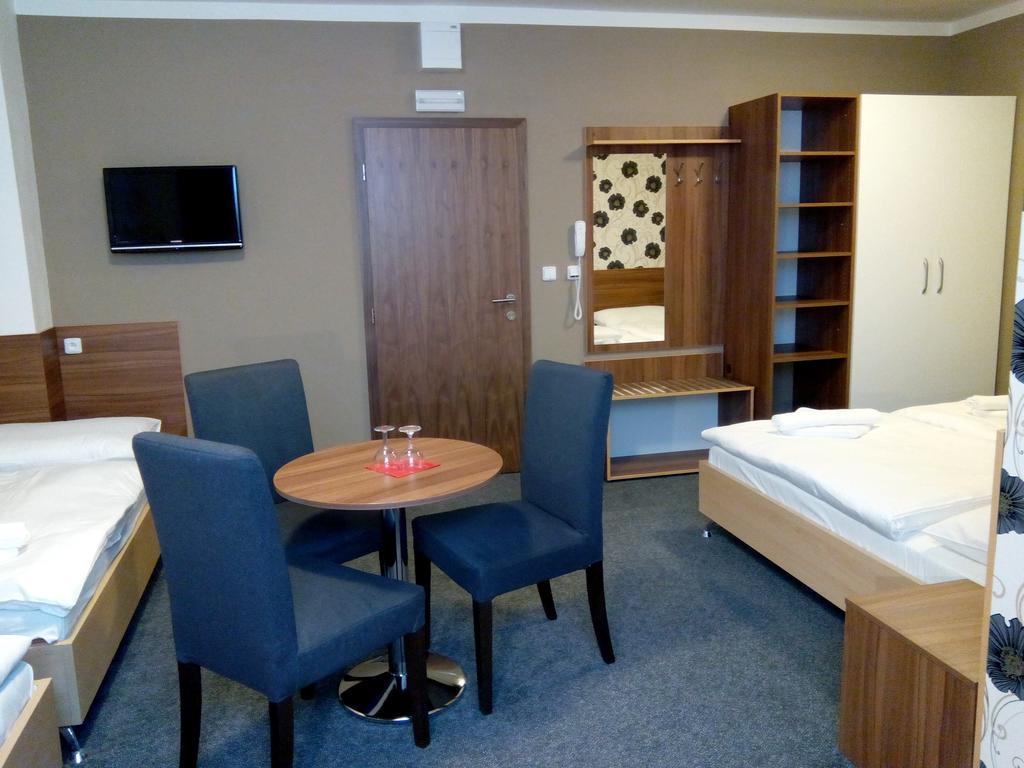 Arkada Hotel Bučovice Екстериор снимка
