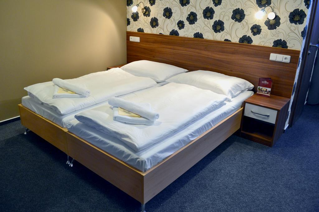 Arkada Hotel Bučovice Екстериор снимка