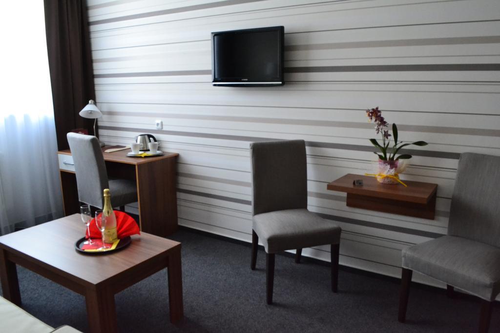 Arkada Hotel Bučovice Екстериор снимка