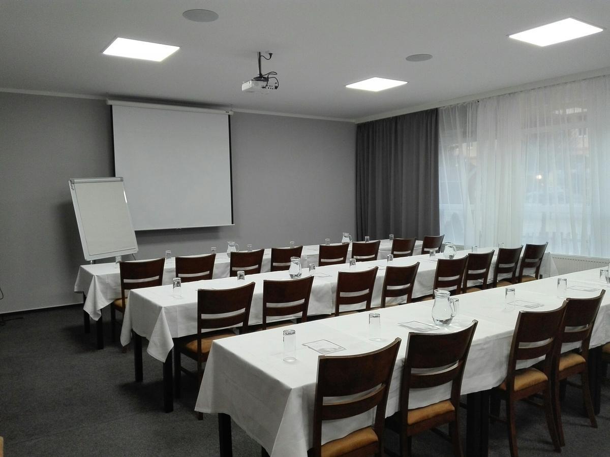 Arkada Hotel Bučovice Екстериор снимка