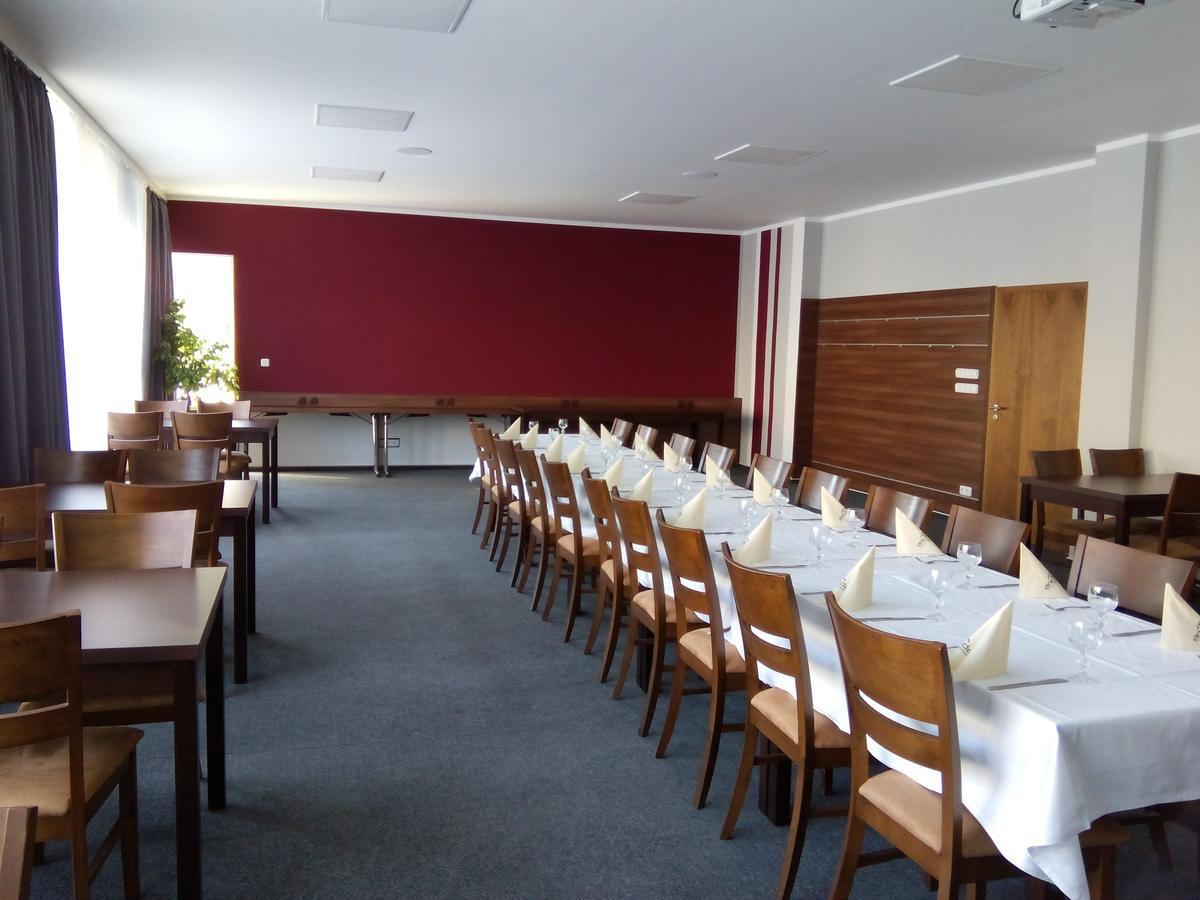 Arkada Hotel Bučovice Екстериор снимка
